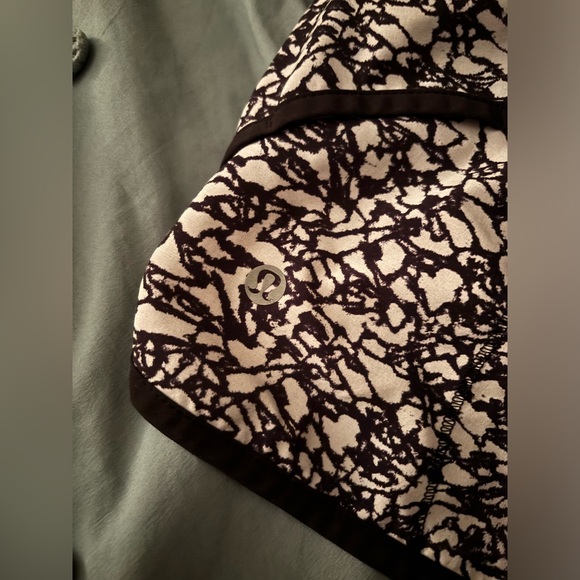 Lululemon speed ups low rise 2.5 inch - Picture 3 of 3